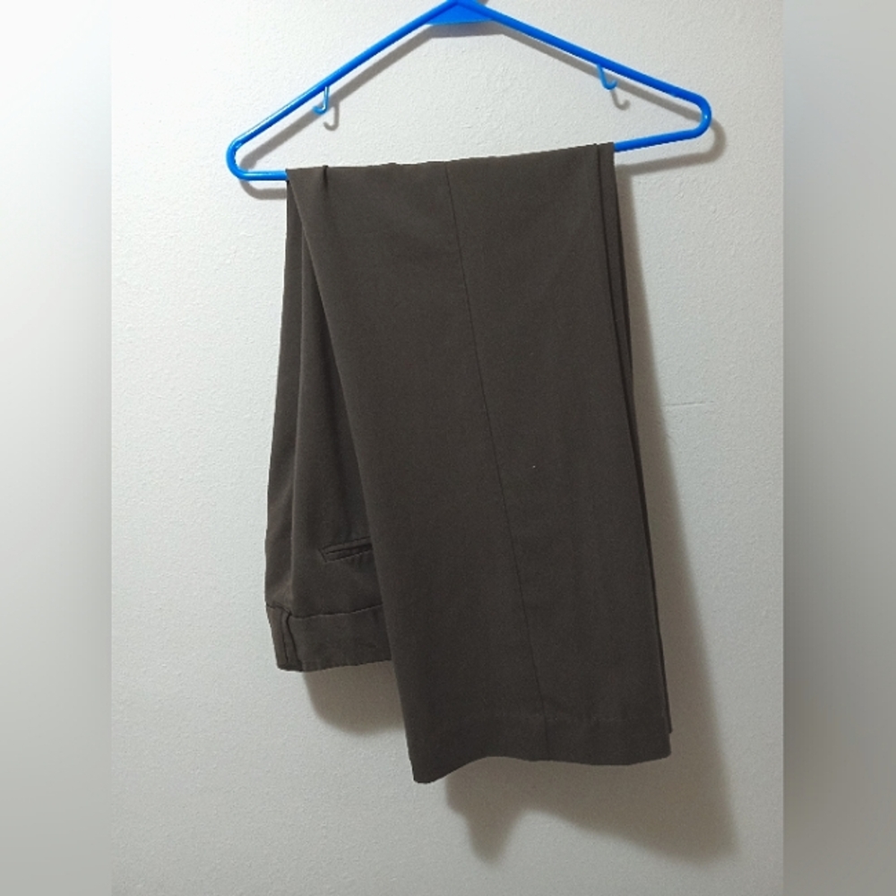 Larry Levine chocolate brown women's slacks size 8.